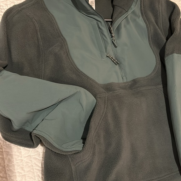 JUST LISTED🎈Lulu fleece jacket - Picture 5 of 7